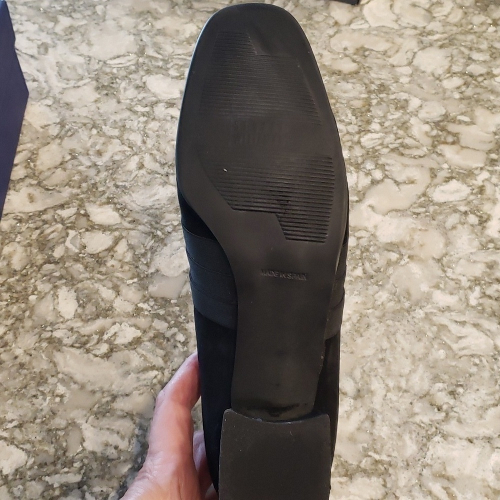 Stuart Weitzman Gorham Black suede small heel pump - Picture 7 of 12